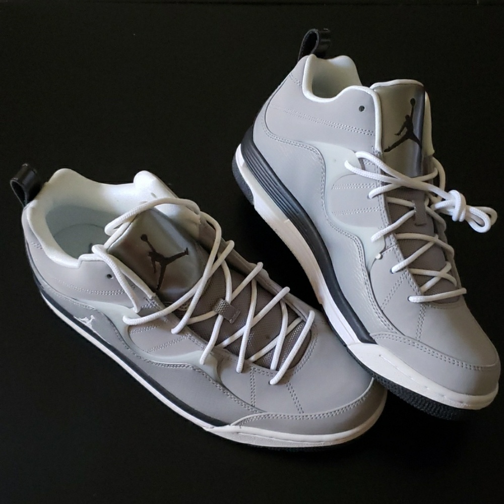 New in Box Jordan Flight TR 97 Mid Metallic Silver - Picture 3 of 8